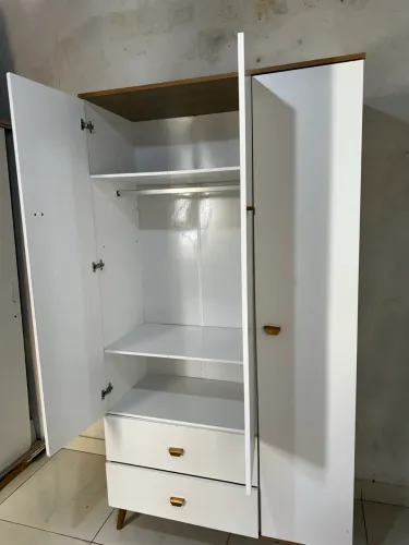 VENDE-SE GUARDA ROUPA PAGUEI R$1.100,00 ESTOU VENDENDO POR R$600