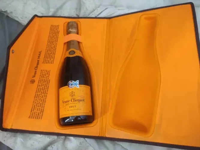 Champagne Veuve Clicquot 750ml Edição de Colecionador