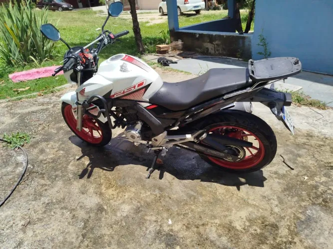 Vendo ou troco por moto mais alta, preferência Lander ou Sahara  2022 acima. Volta minha