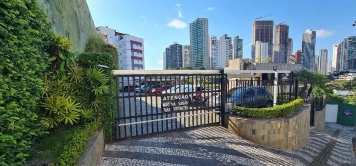 Alugo Apartamento de 4 quartos e Infraestrutura completa no Rio Vermelho.