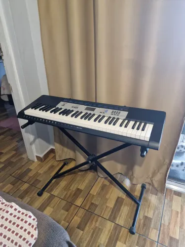 Teclado eletrônico cassio CTK-1550 / com tripé