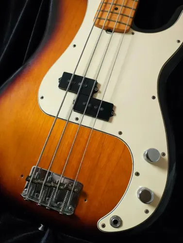 Baixo Fender Precision AVRI USA 1996