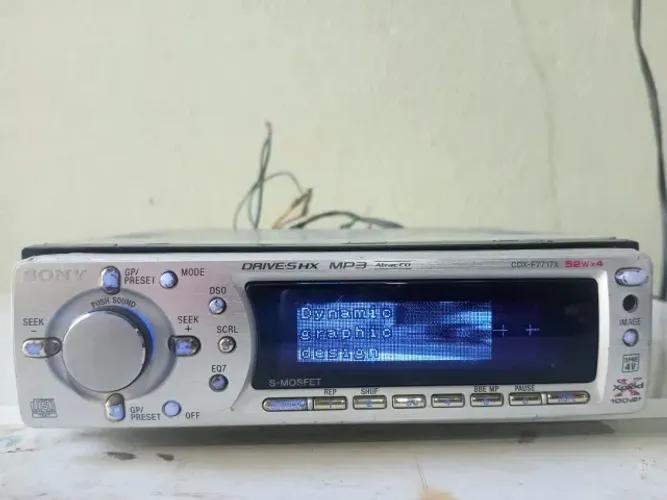 RADIO TOCA CD AUTOMOTIVO SONY ESTILO GOLFINHO - DEFEITO