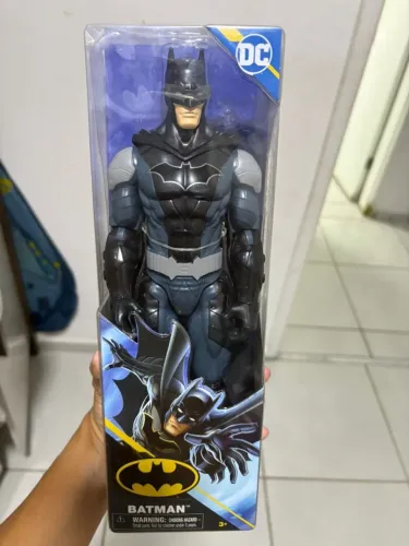 Boneco Batman de 30 cm da Sunny Brinquedos, parte da linha DC Comics.