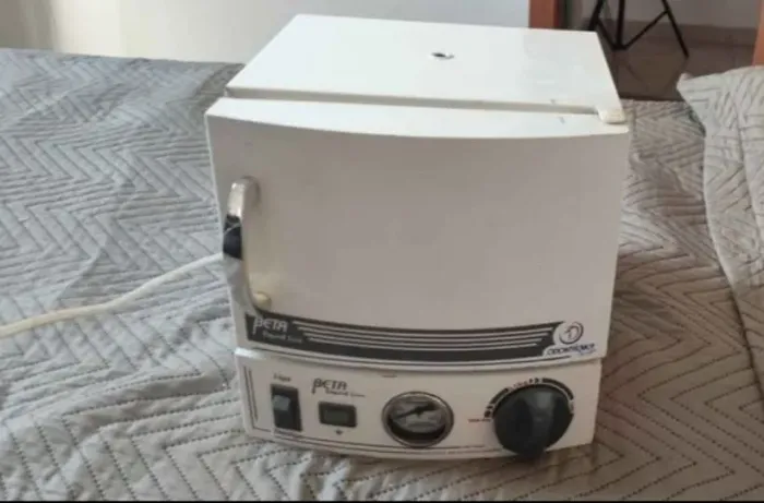 Vendo estufa esterelizadora<br>odontecnica chega 300°c