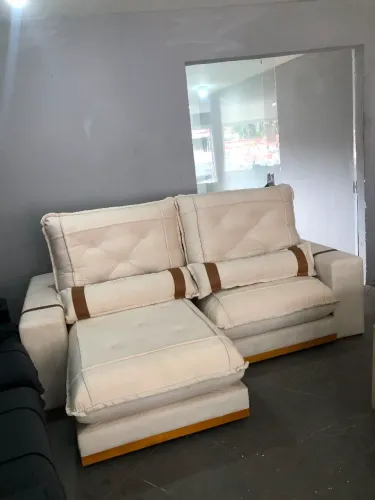 Sofá retrátil e reclinável