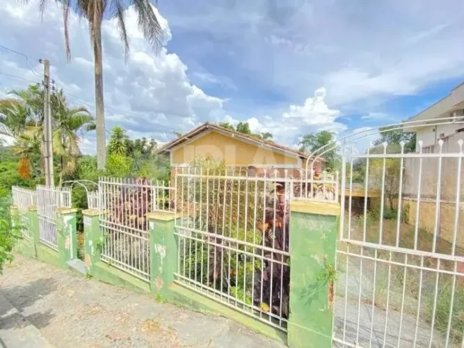 Casa à Venda no Centro de Analândia com 2 Dormitórios