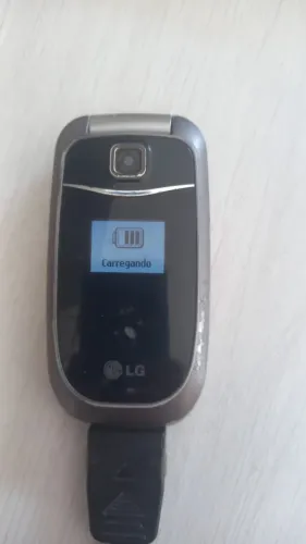 Celular antigo LG não segura carga na bateria com 2 baterias usado.