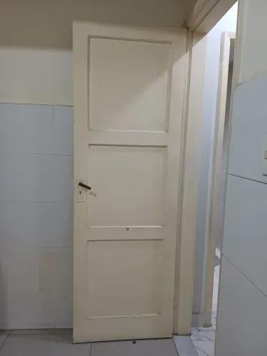 Porta vintage de madeira maciça para sala ou quarto