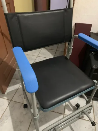  Cadeira de banho nova pra vender rápido, na loja ela é 550$