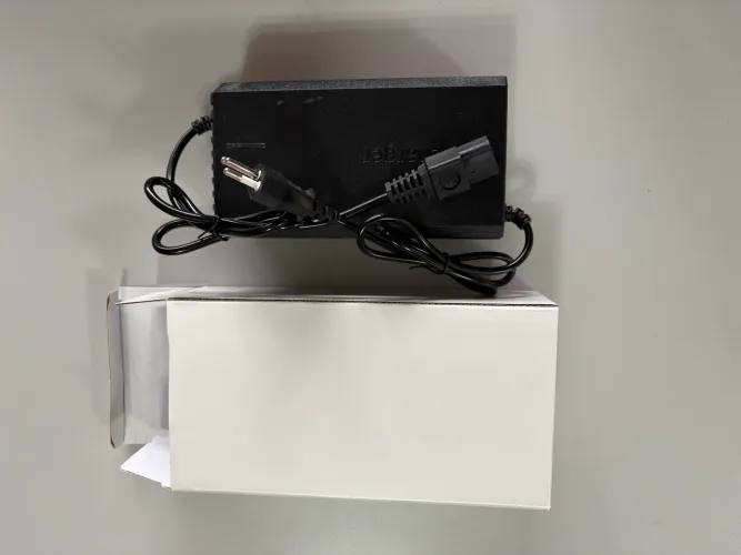 Carregador de Bateria Scooter Moto Elétrica 50V 60V 5A