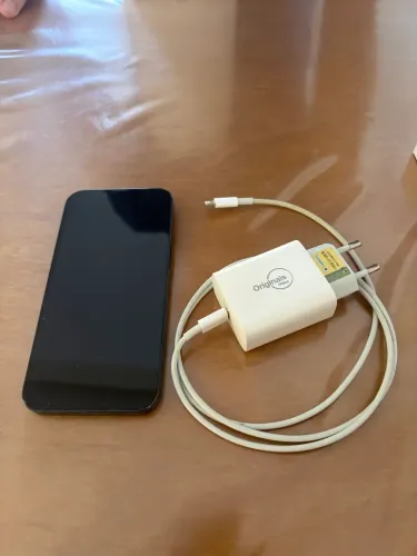 iPhone 13 128GB + Carregador Original