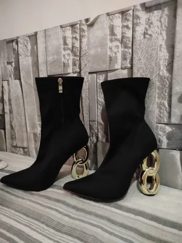 Vendo essa bota nova, número 34, nunca usada , veio o tamanho errado!<br>150,00