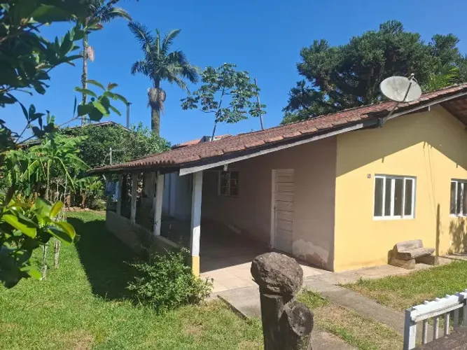 Casa com terreno grande no bairro Santo Antônio em Piçarras