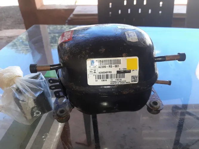 Vendo um motor compressor az 399 -rs- 001 para geladeira ou freezer novo novo zerado 