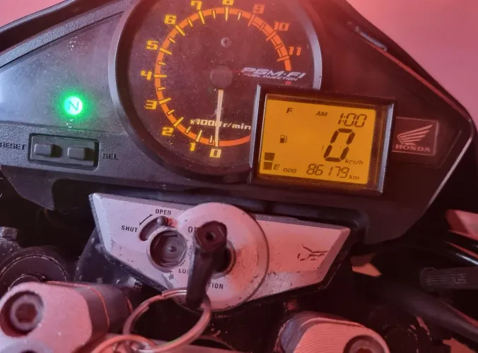 CB300 preto / preta 2014