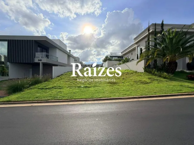 Lote em Condomínio Residencial no Leste de Uberlândia no Granja Marileusa com 460m²