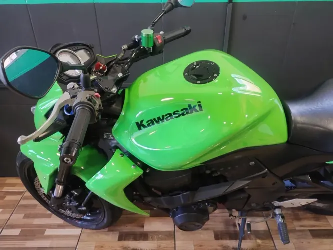 KAWASAKI Z 750 2010 LINDA MOTO ESTUDO TROCA