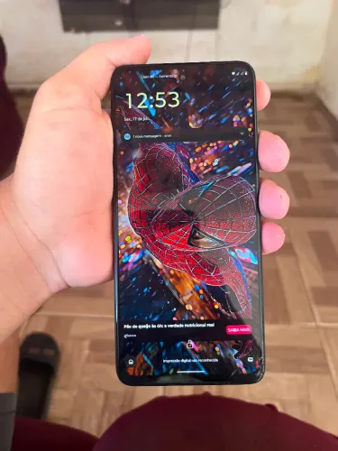 Moto g 15 com caixa e um trincado na tela 