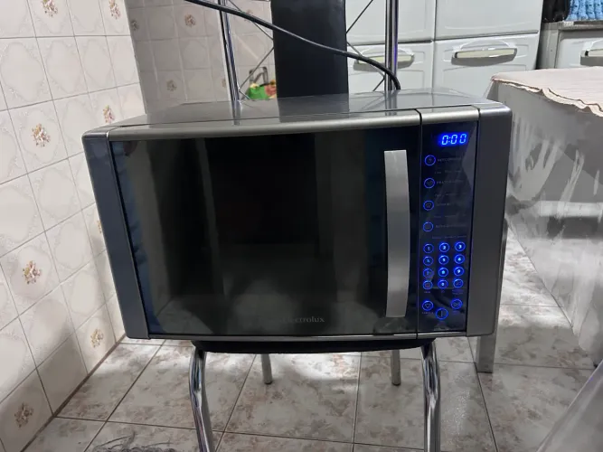 Microondas Electrolux inox espelhado top