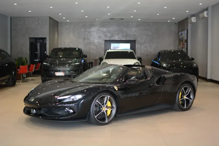 Ferrari 296 GTS (híbrido) 2025
