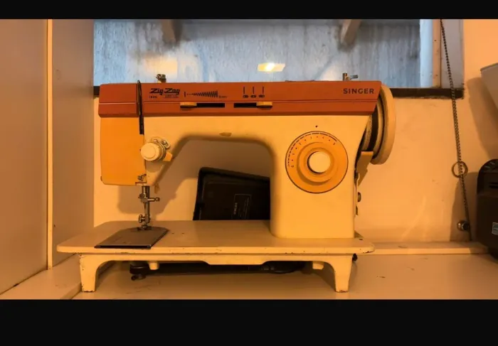 Máquina de costura singer com pedal