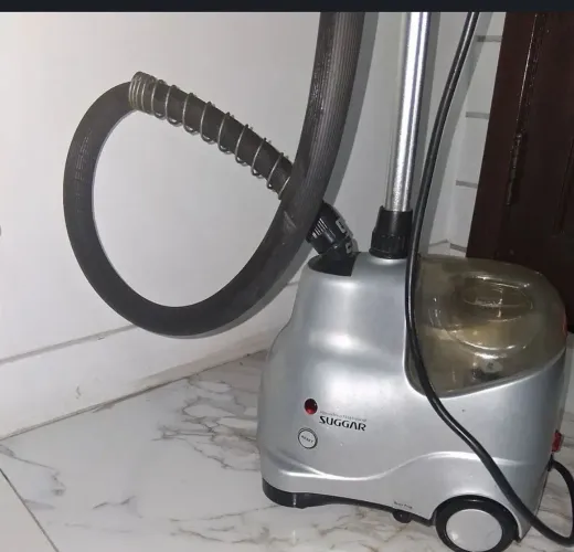 Vendo passadeira de roupa profissional.