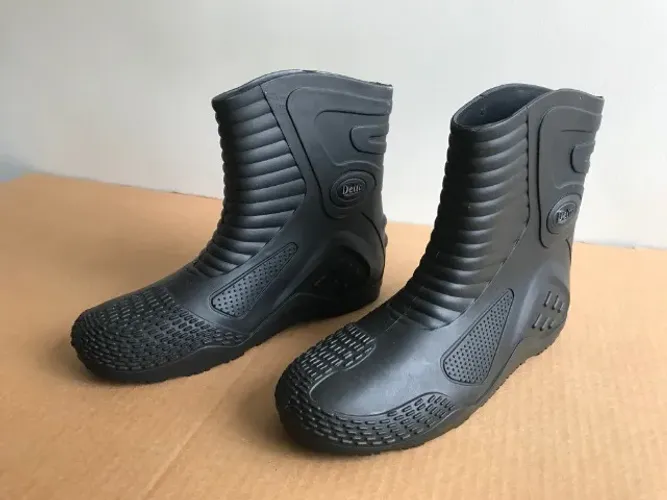 Bota para chuva marca Delta
