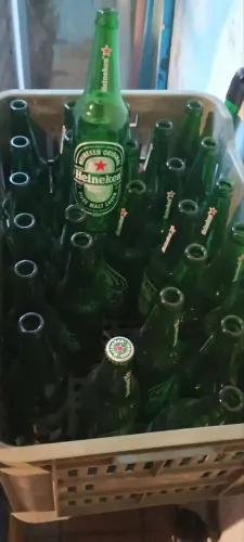 Vendo uma caixa Heineken vasilhame 600 para quem tem o seu próprio negócio no precinho