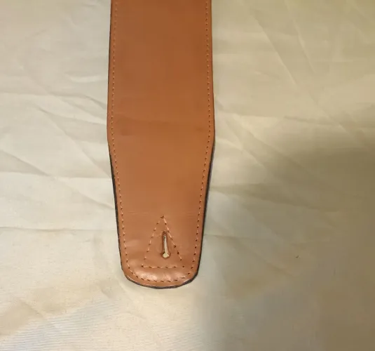 Correia para guitarra, violão ou baixo.Correia larga e resistente!Aguenta muito peso. Nova