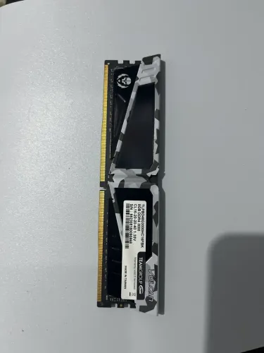 Memória DDR4 8 Giga  3000