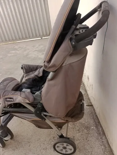 carrinho de bebê e motinha