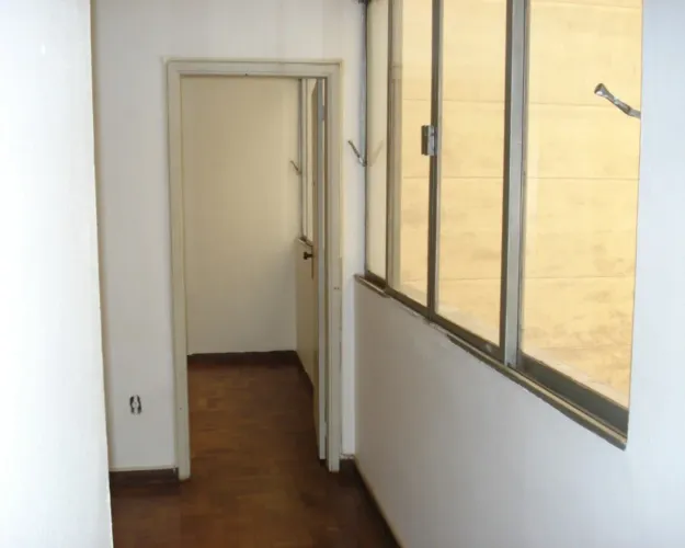 Vendo sala comercial no centro de Campinas, pertinho de tudo, aceito avaliar permuta e ouv
