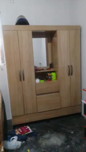 Vendo guarda roupa semi-novo