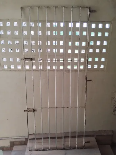 PORTÃO DE FERRO 90 X 210