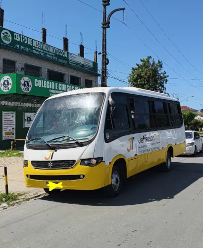 Micro-ônibus 28 lugares