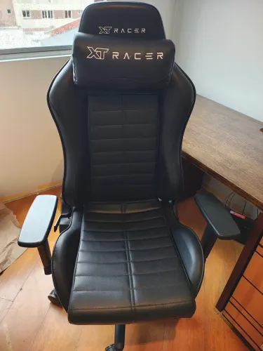 Cadeira gamer xt racer- Excelente estado, nova. 