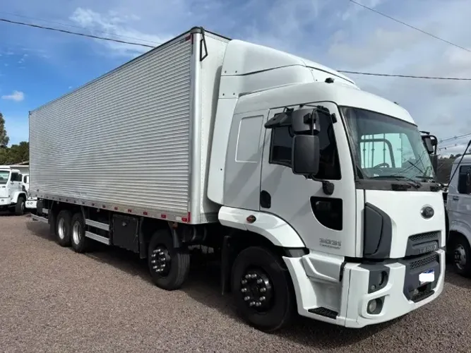 Ford Cargo 3031 8x2 Cabine leito 18/19 Bau 9.50 M R$ 350.000,00 av