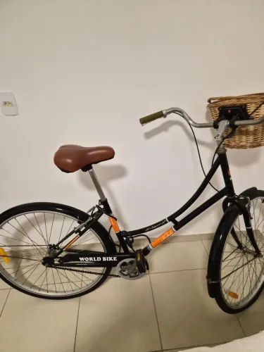 Bicicleta feminina aro 26 estilo retrô com cesta - muito conservada