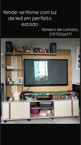 Estante com painel e luz de led 