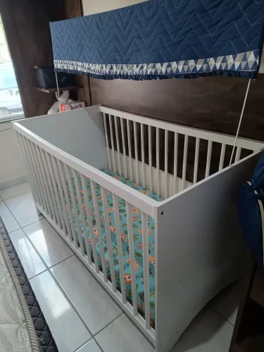BERÇO INFANTIL BRANCO - EM OTIMO ESTADO, COM COLCHÃO.