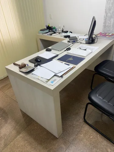 Mesa de Escritório em L - Pode ser usada separada -