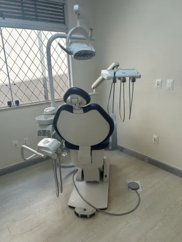CADEIRA ODONTOLÓGICA SAEVO S200 - GNATUS - SEMINOVA - IMPECÁVEL