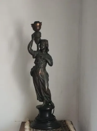 Luminária em bronze - "manga" faltando - peça de colecionador 