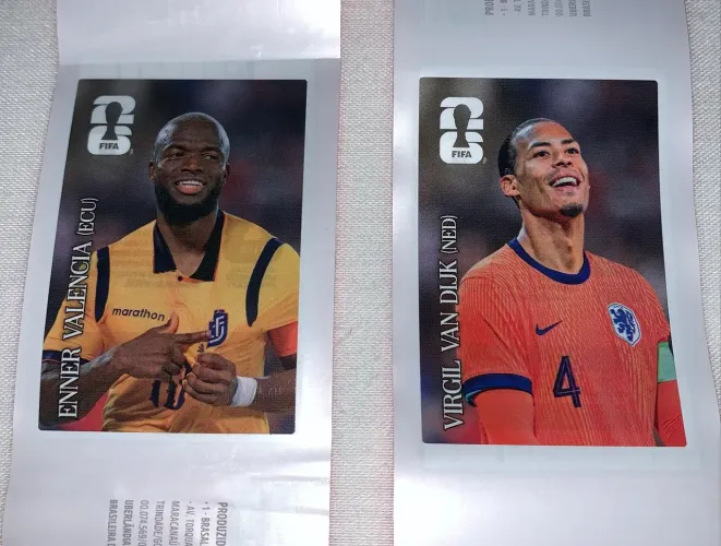 2 Figurinhas da Copa 2026 Enner Valência e Virgil Van Dijk novas no rótulo 