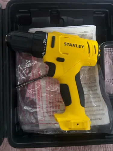 Parafusadeira e Furadeira de Íon de Lítio 12V Stanley SCD121S2K