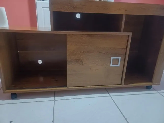 Rack madeira maciça com rodinhas 1,30 x 65