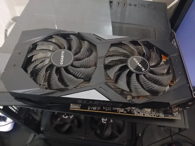 RTX 2060 gigabyte 6GB