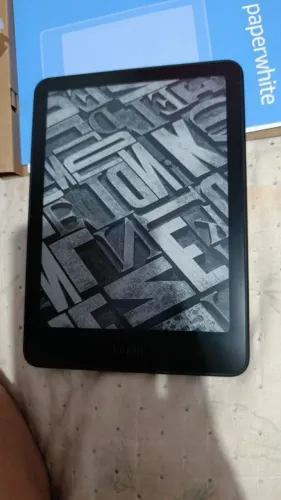 Kindle semi novo, nunca usado