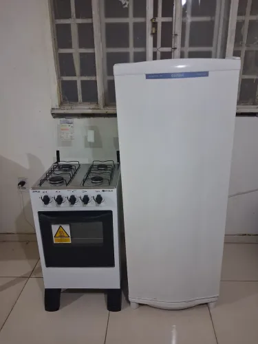 Geladeira + fogão, usados mas funcionam. Entrego.